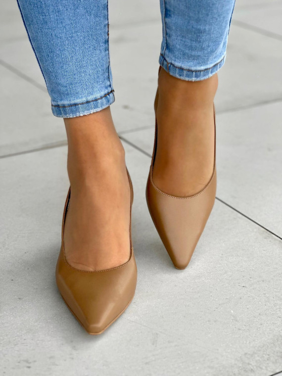 Beżowe czółenka damskie skórzane