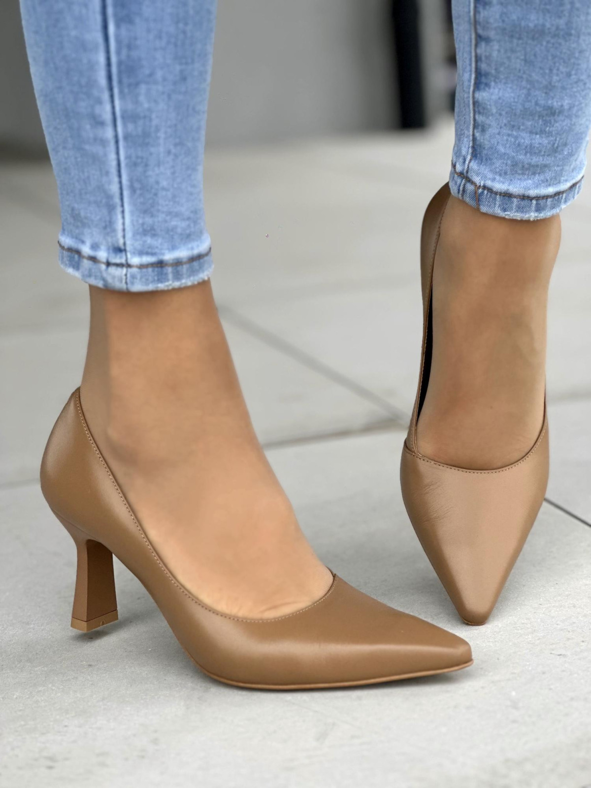 Beżowe czółenka damskie skórzane