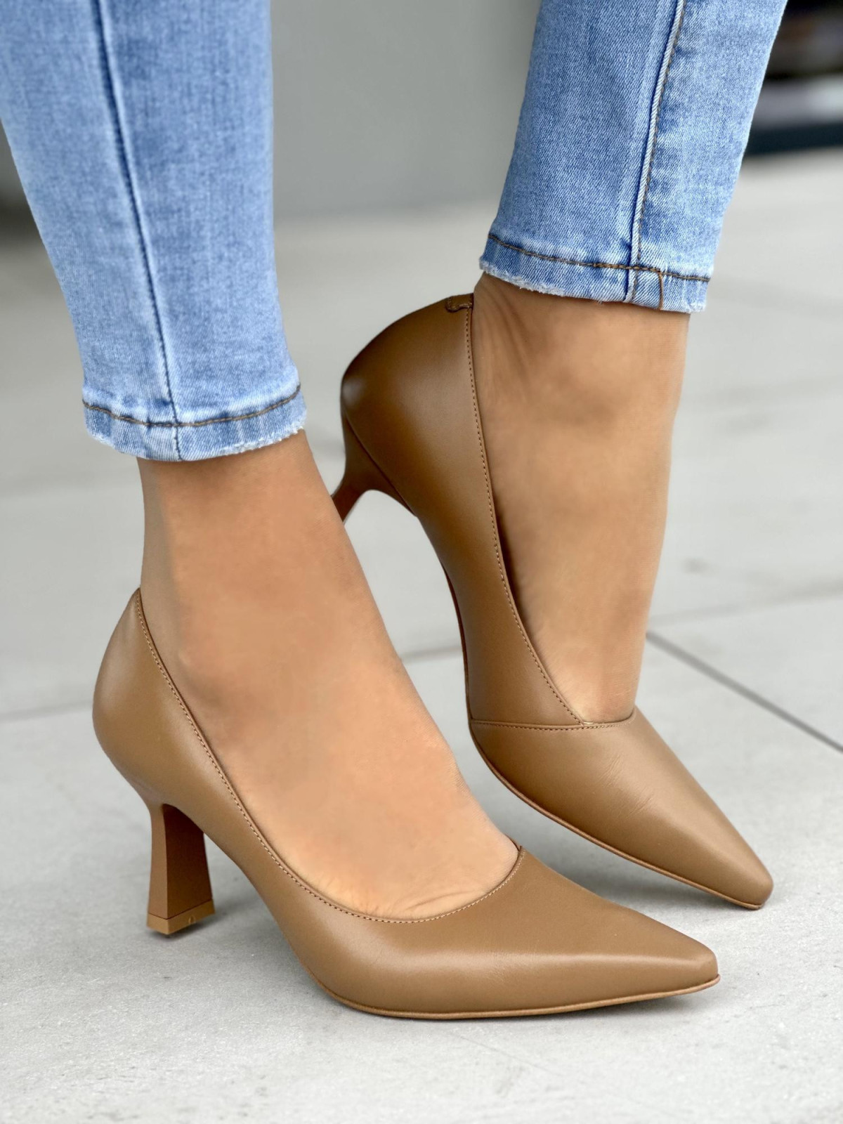 Beżowe czółenka damskie skórzane