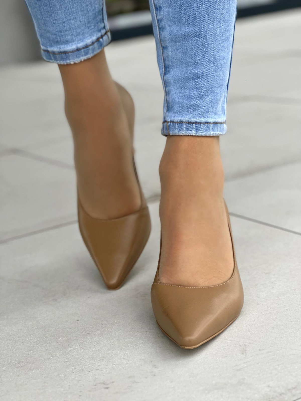 Beżowe czółenka damskie skórzane