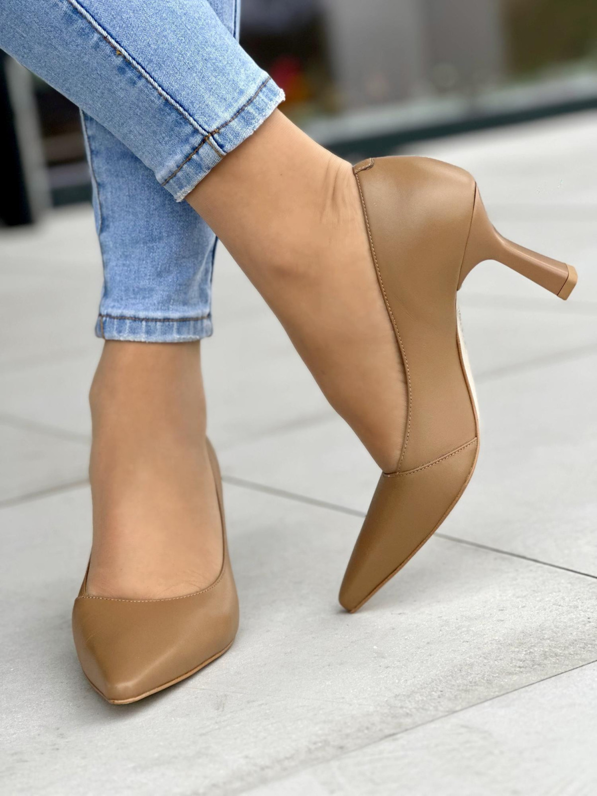 Beżowe czółenka damskie skórzane