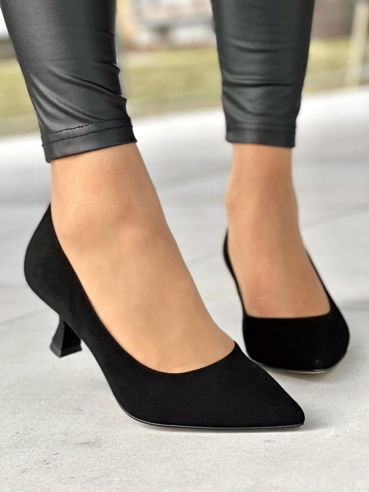 Czarne czółenka damskie skórzane