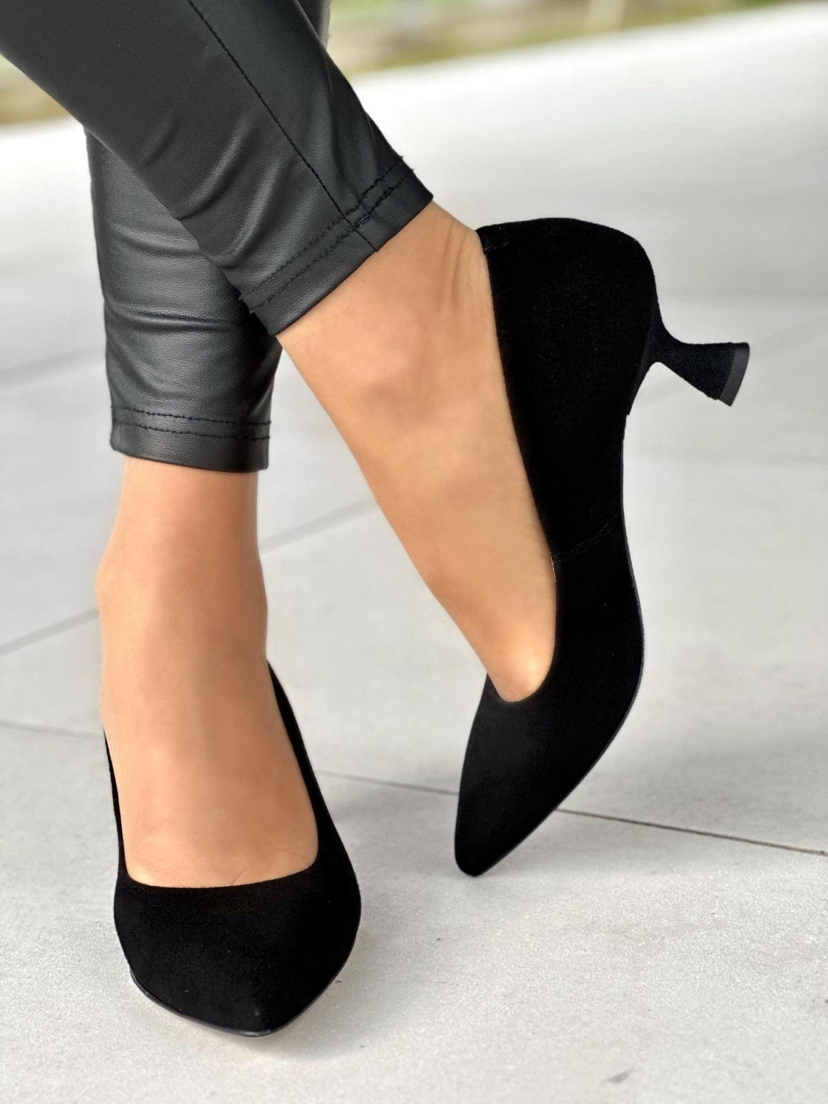 Czarne czółenka damskie skórzane