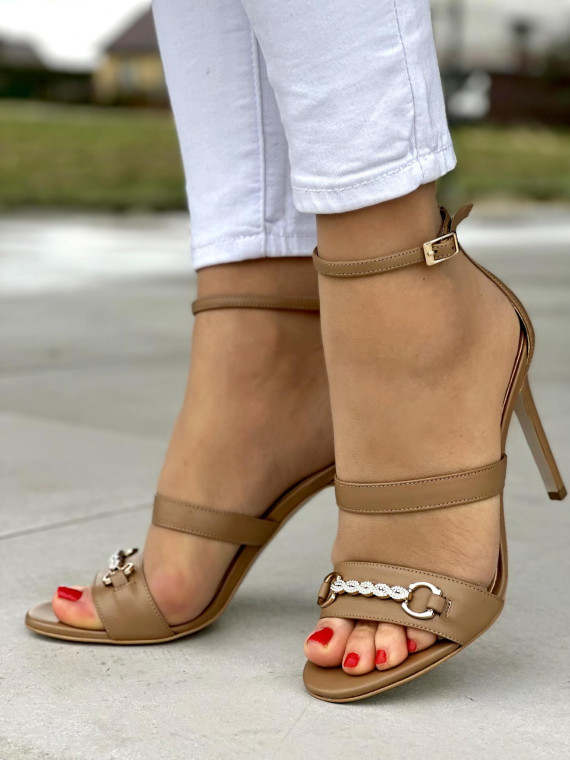 Beżowe sandały damskie skórzane