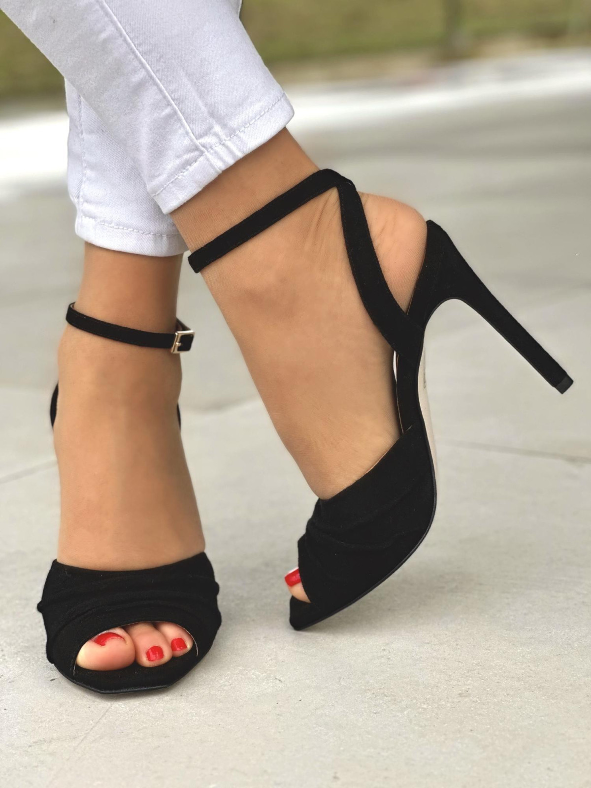 Czarne sandały damskie skórzane