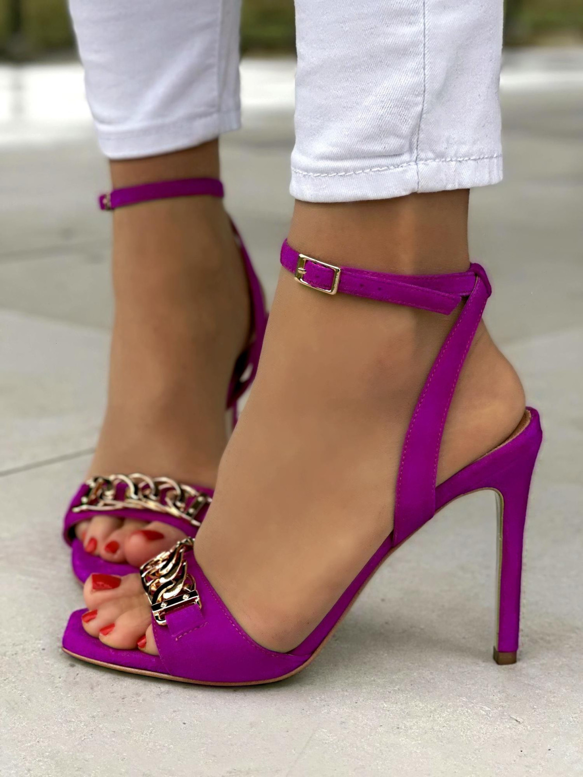 Fuksjowe sandały damskie skórzane