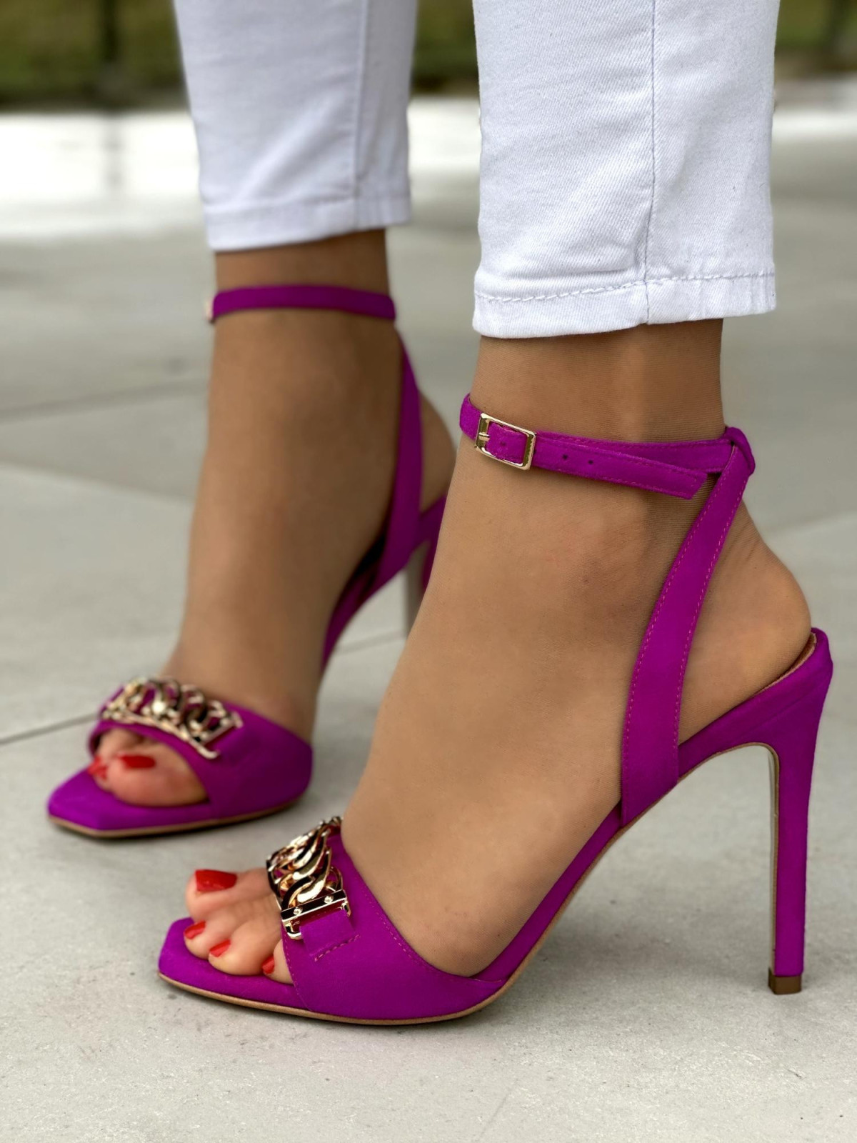 Fuksjowe sandały damskie skórzane