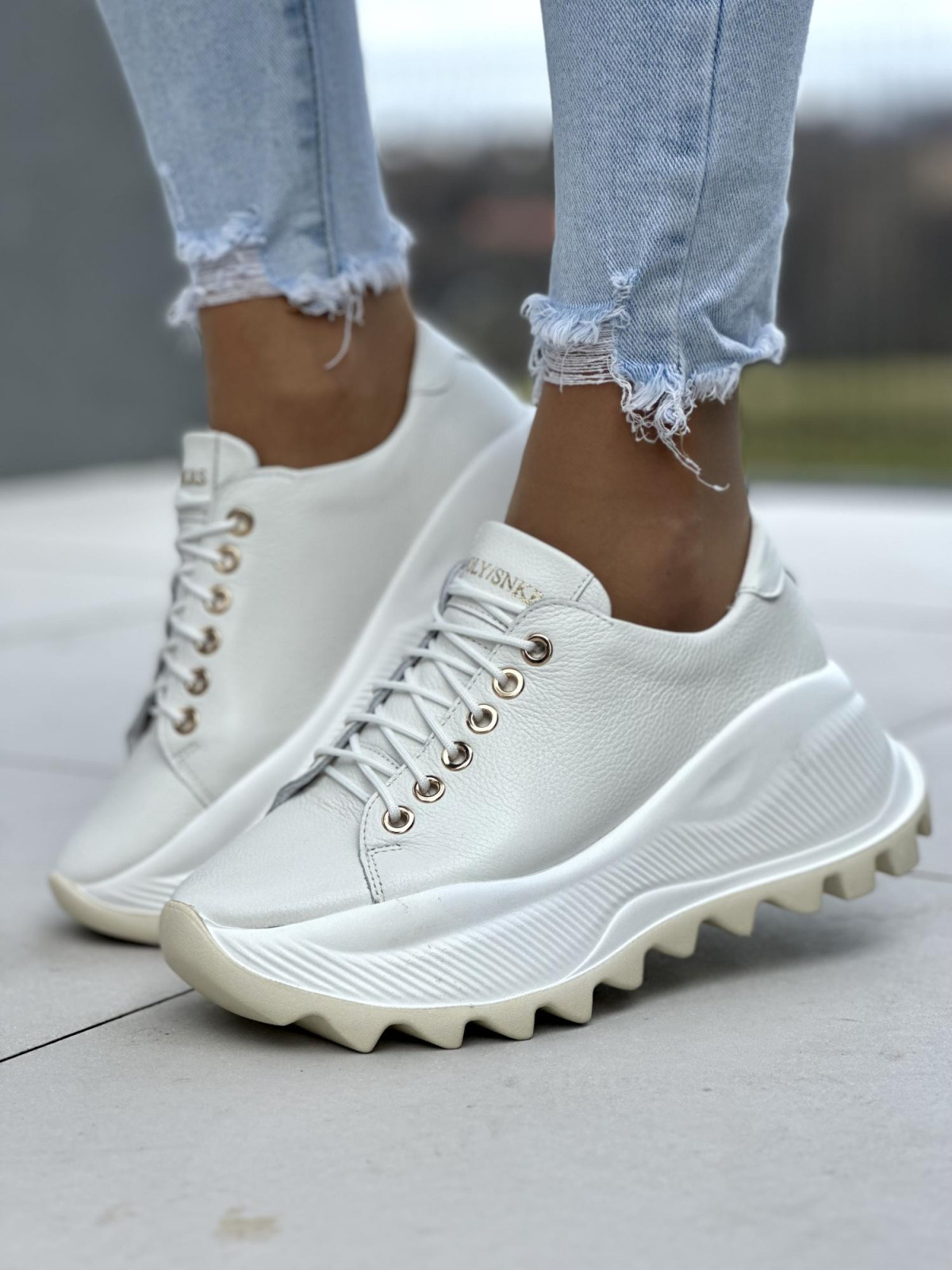 Białe sneakersy damskie skórzane