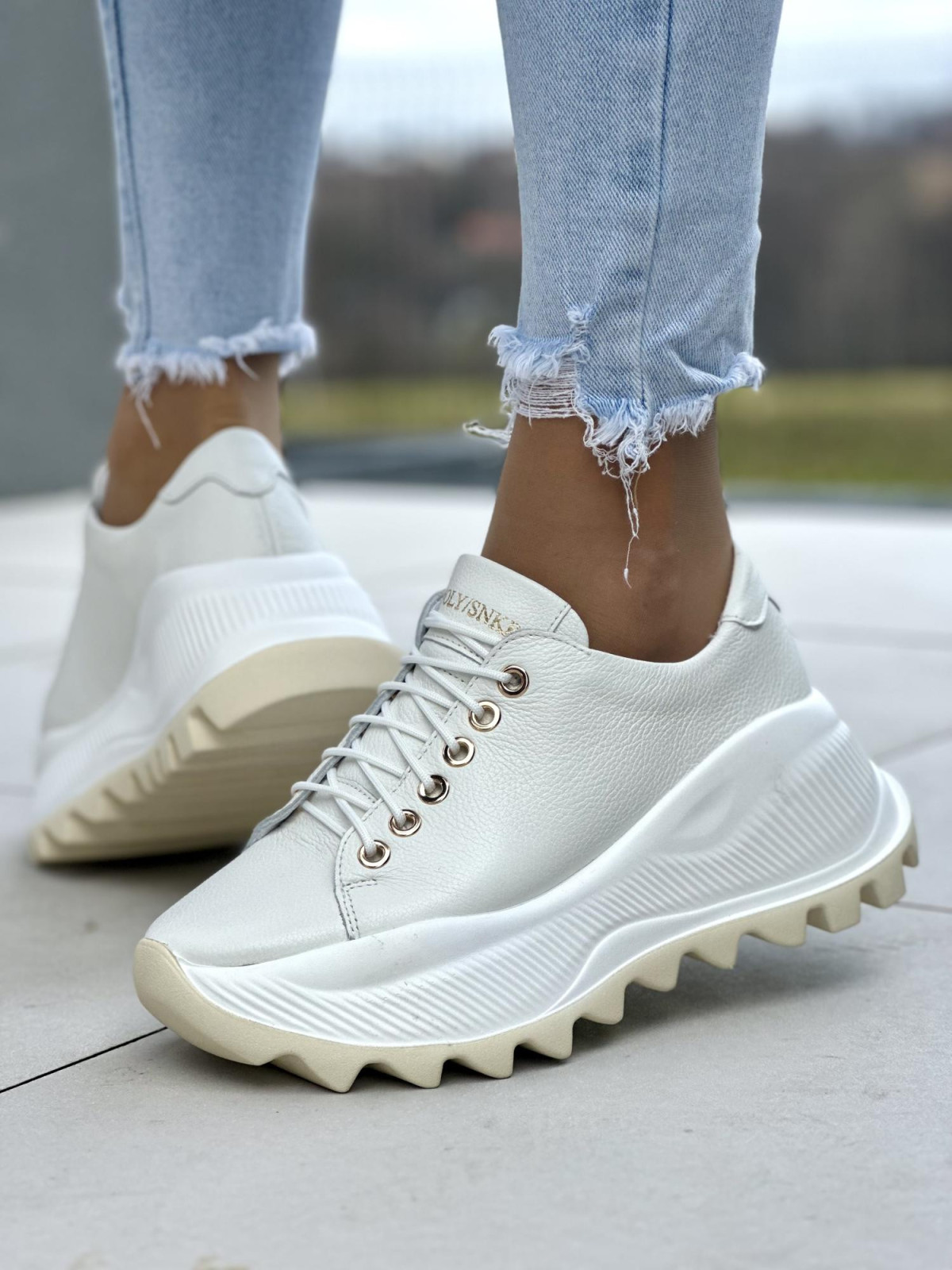 Białe sneakersy damskie skórzane