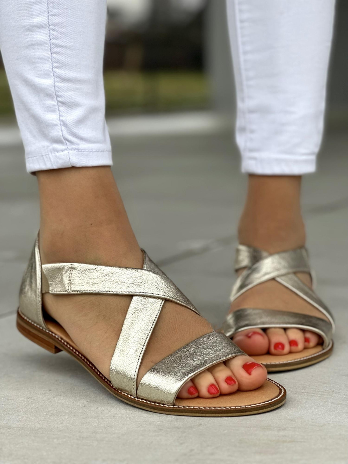 Złote sandały damskie skórzane