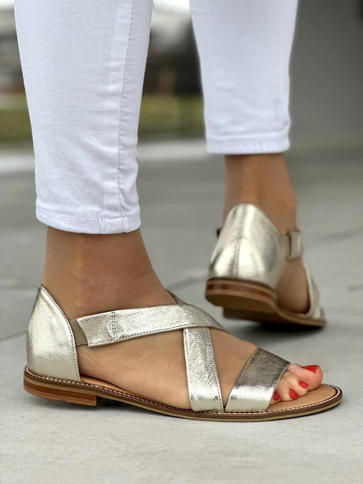 Złote sandały damskie skórzane