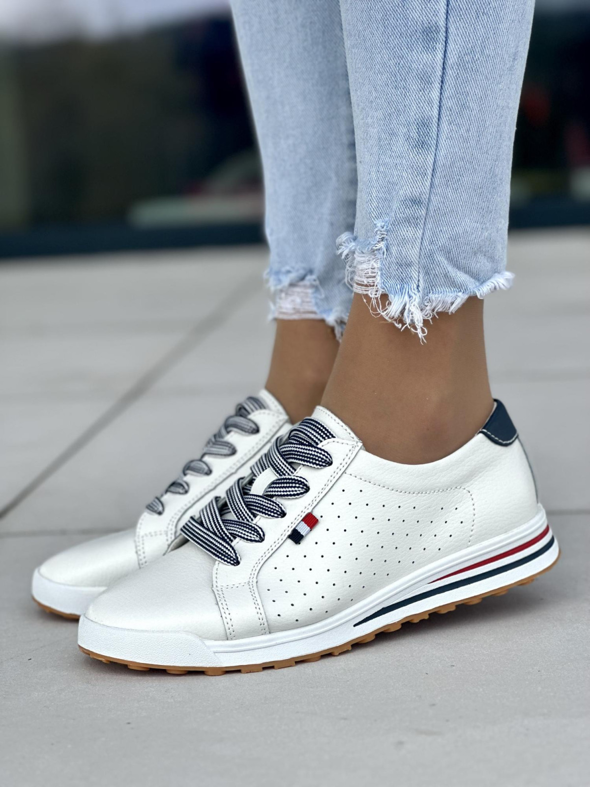 Białe trampki damskie skórzane