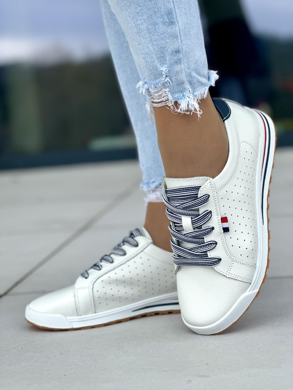 Białe trampki damskie skórzane