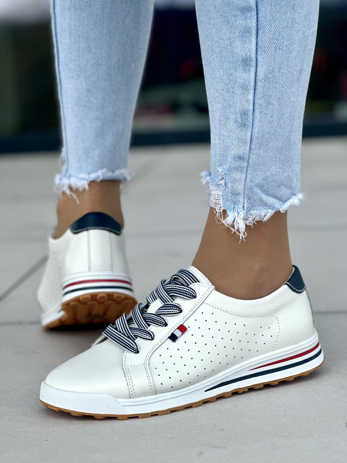 Białe trampki damskie skórzane