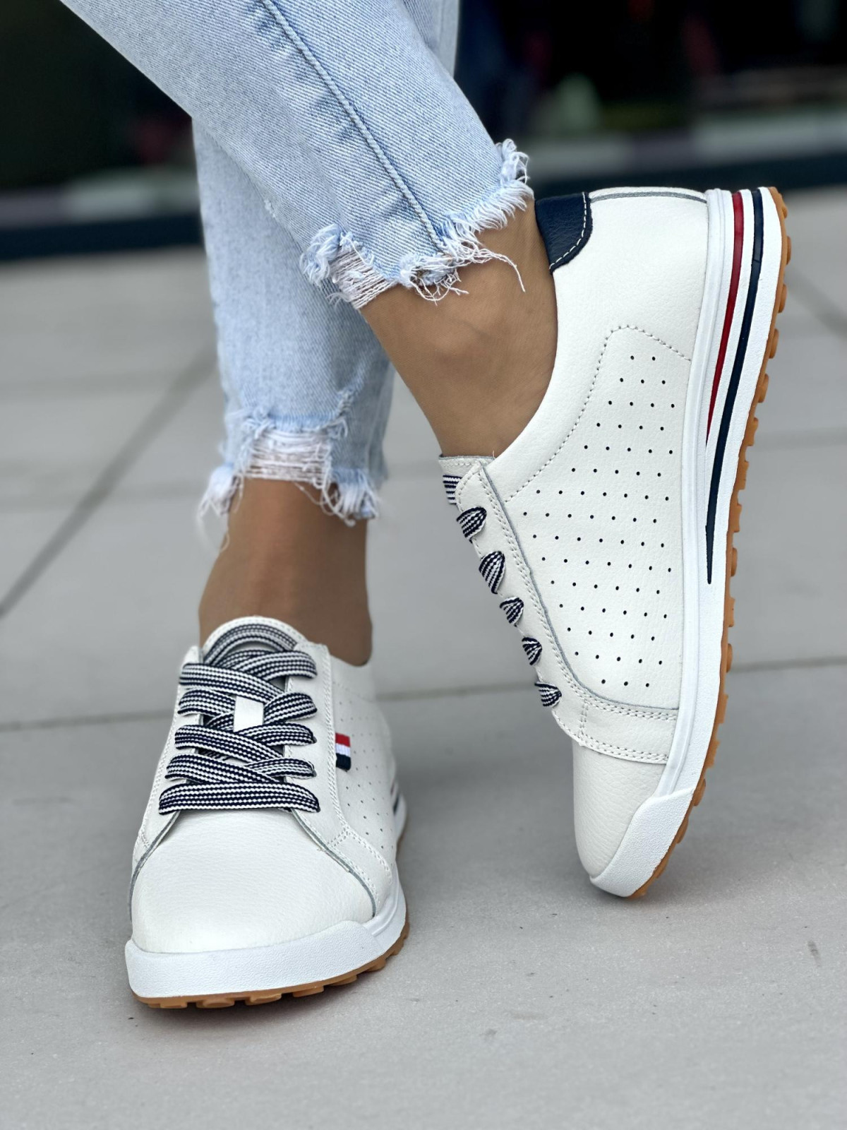 Białe trampki damskie skórzane