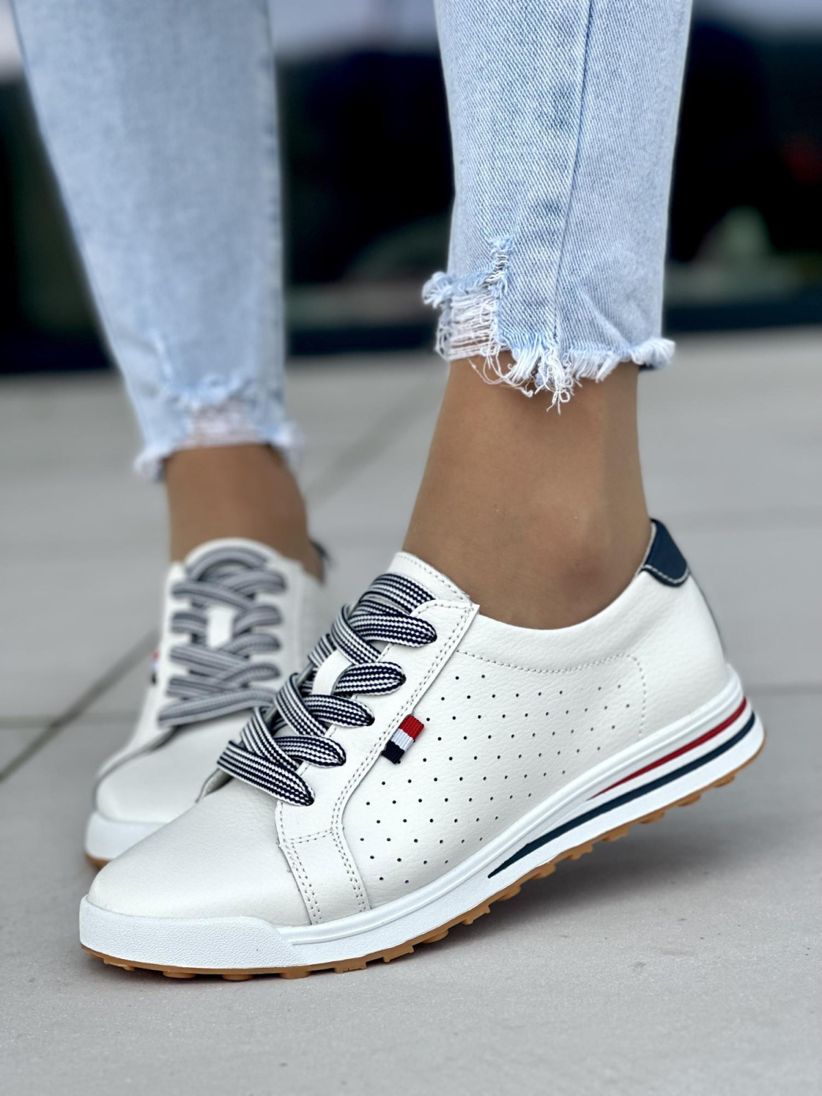 Białe trampki damskie skórzane