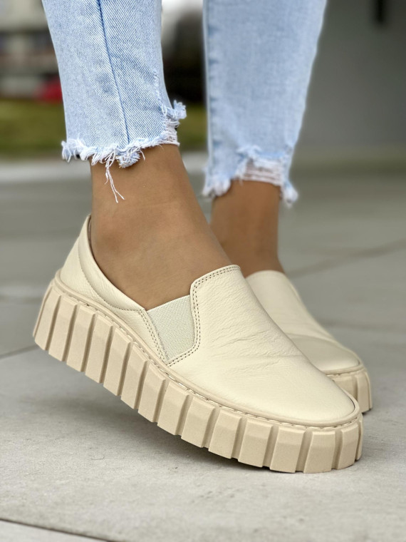 Beżowe półbuty damskie skórzane