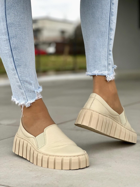 Beżowe półbuty damskie skórzane