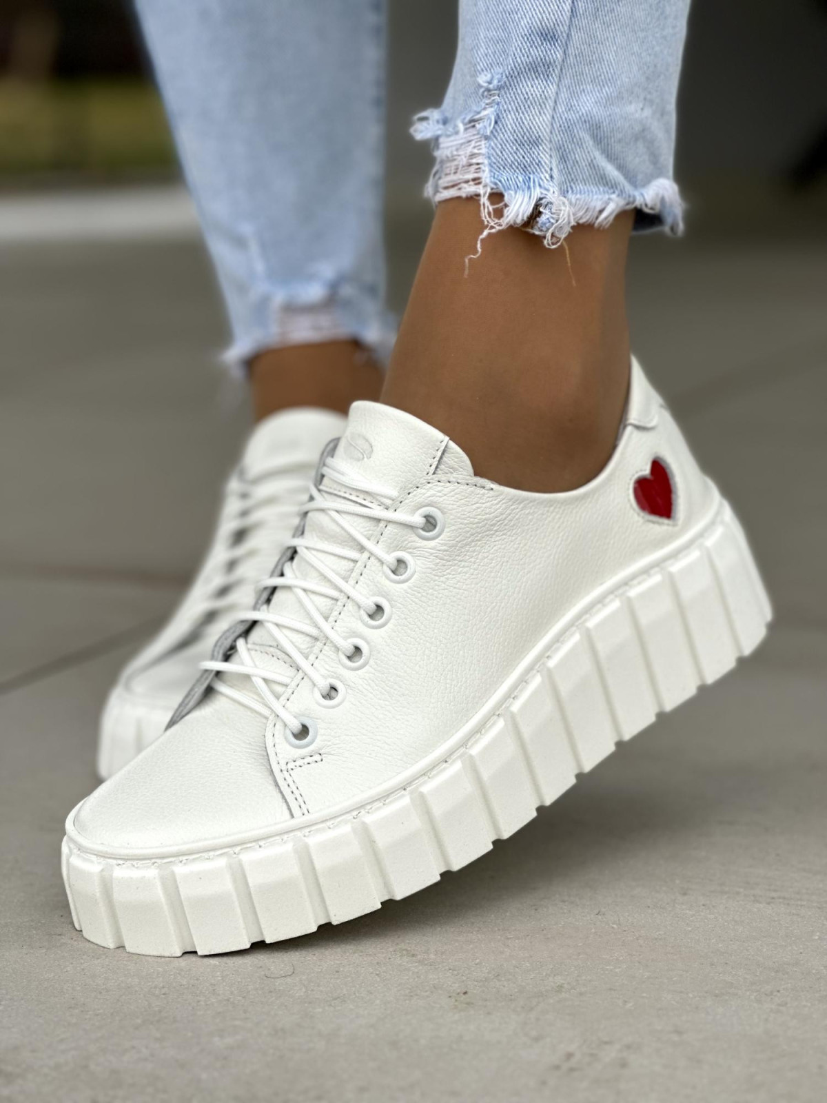 Białe trampki damskie skórzane