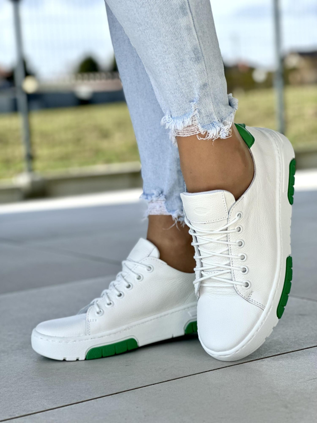 Białe trampki damskie skórzane