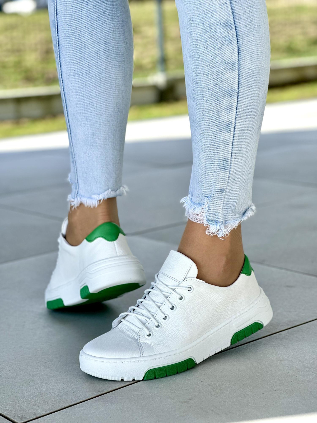 Białe trampki damskie skórzane