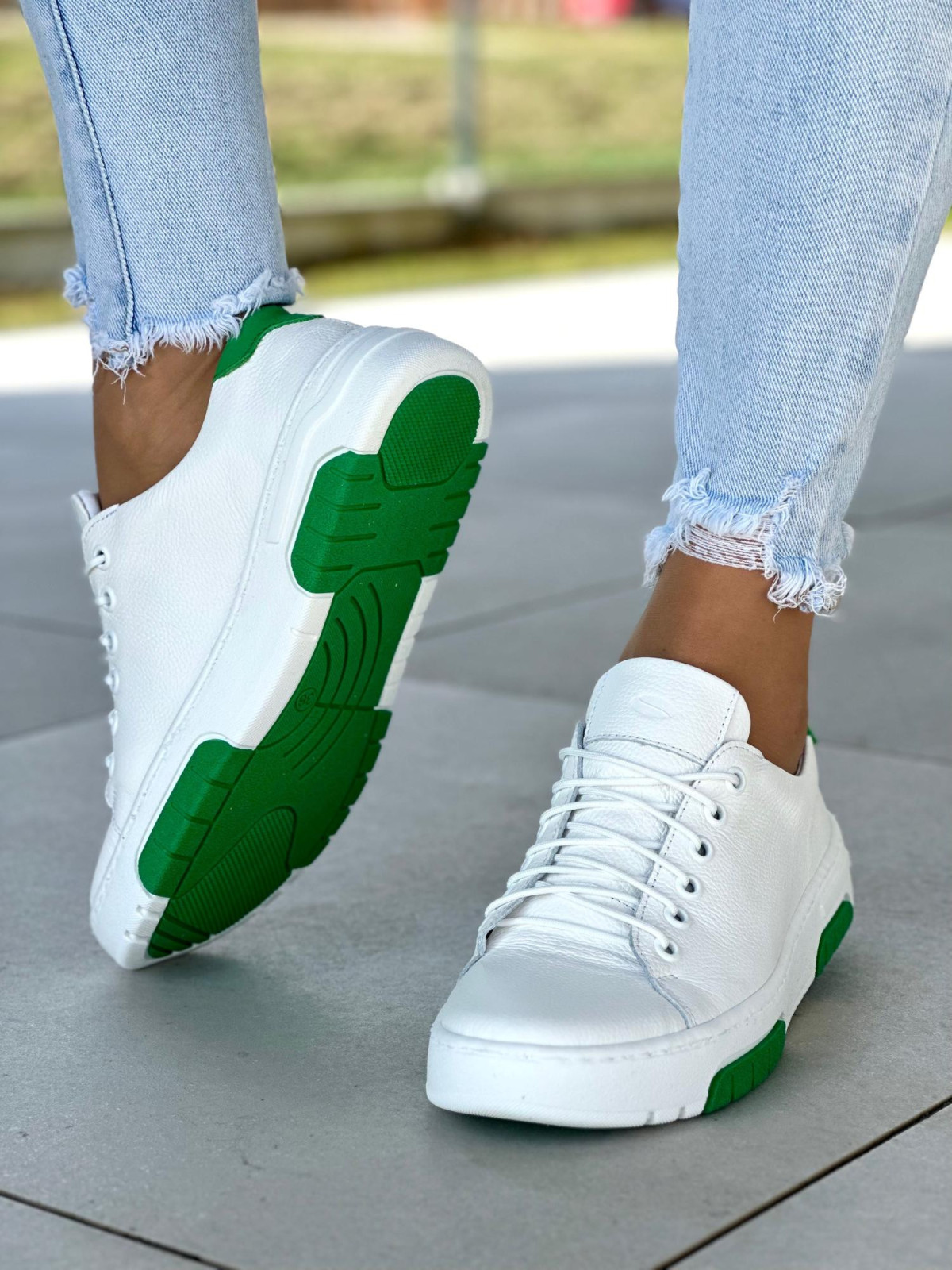 Białe trampki damskie skórzane