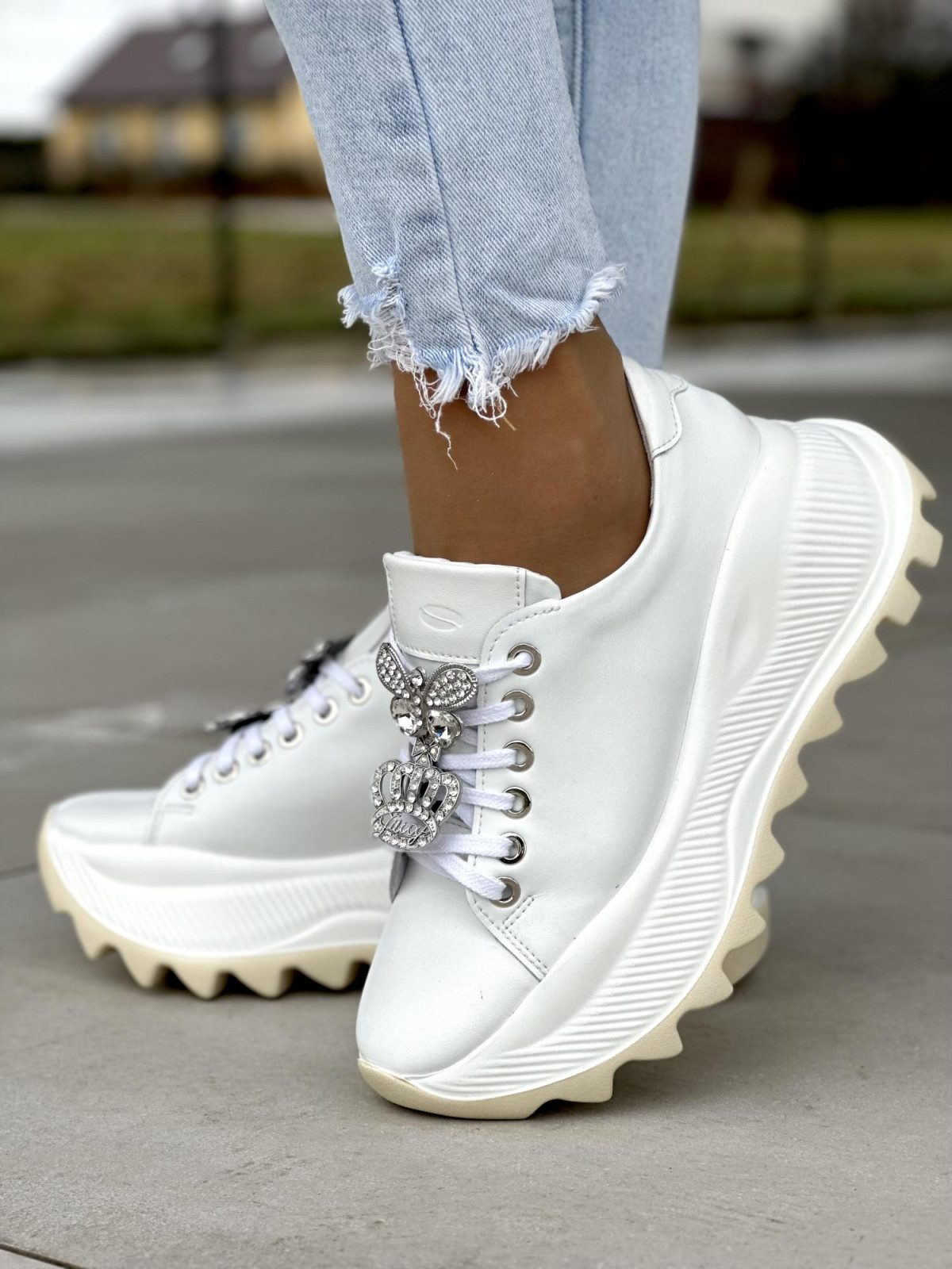 Białe sneakersy damskie skórzane