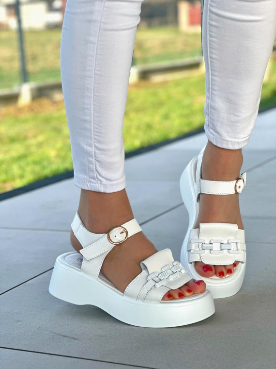 Bardzo lekkie białe sandały damskie na grubej podeszwie, skóra naturalna