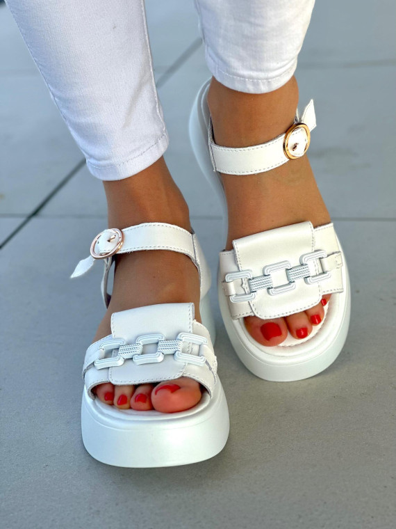 Bardzo lekkie białe sandały damskie na grubej podeszwie, skóra naturalna