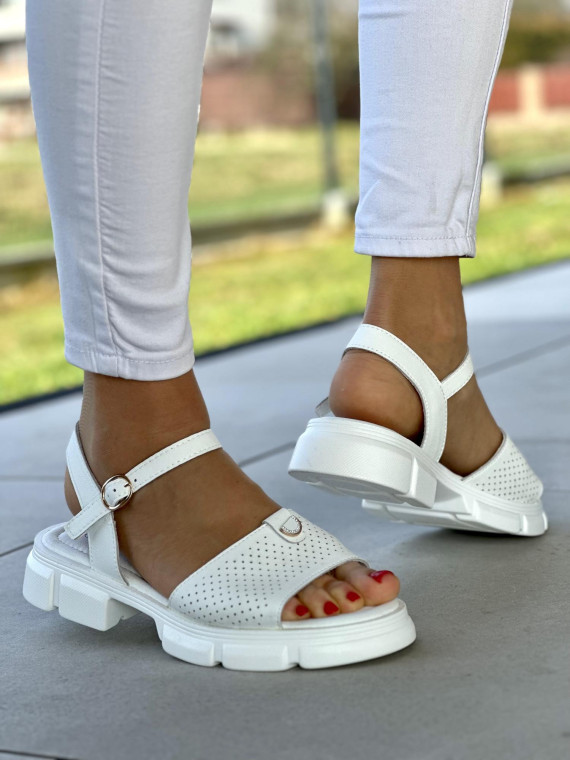 Subtelne białe sandały damskie z delikatną ozdobą, skóra naturalna