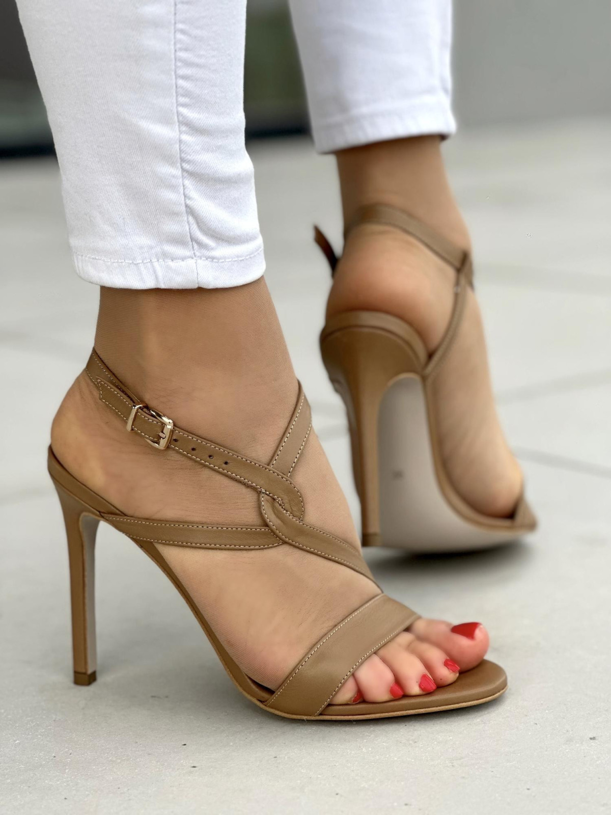 Modne beżowe sandały damskie szpilki na wysokim obcasie, skóra naturalna