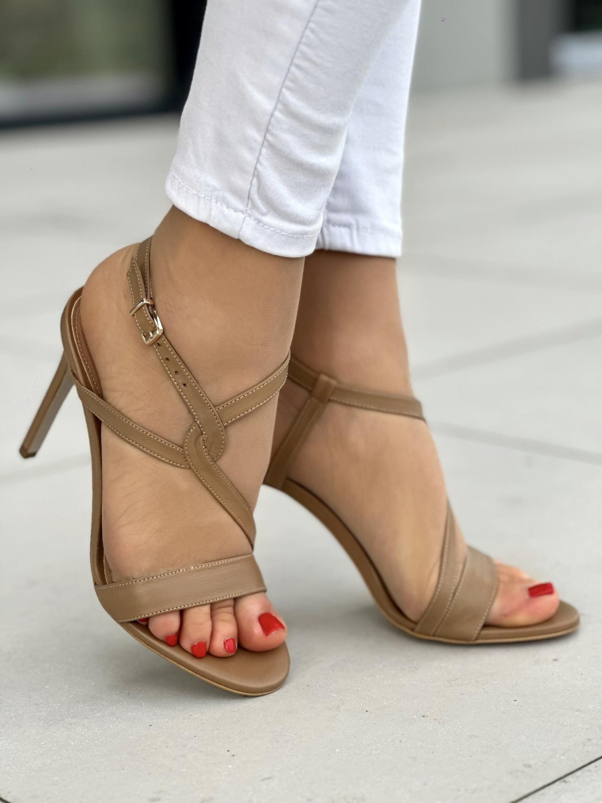 Modne beżowe sandały damskie szpilki na wysokim obcasie, skóra naturalna