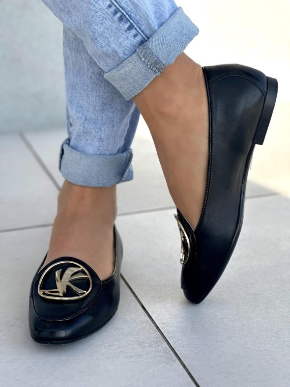 Piękne czarne baleriny damskie ze złotą ozdobą, skóra naturalna