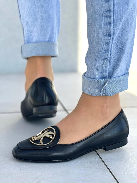 Piękne czarne baleriny damskie ze złotą ozdobą, skóra naturalna