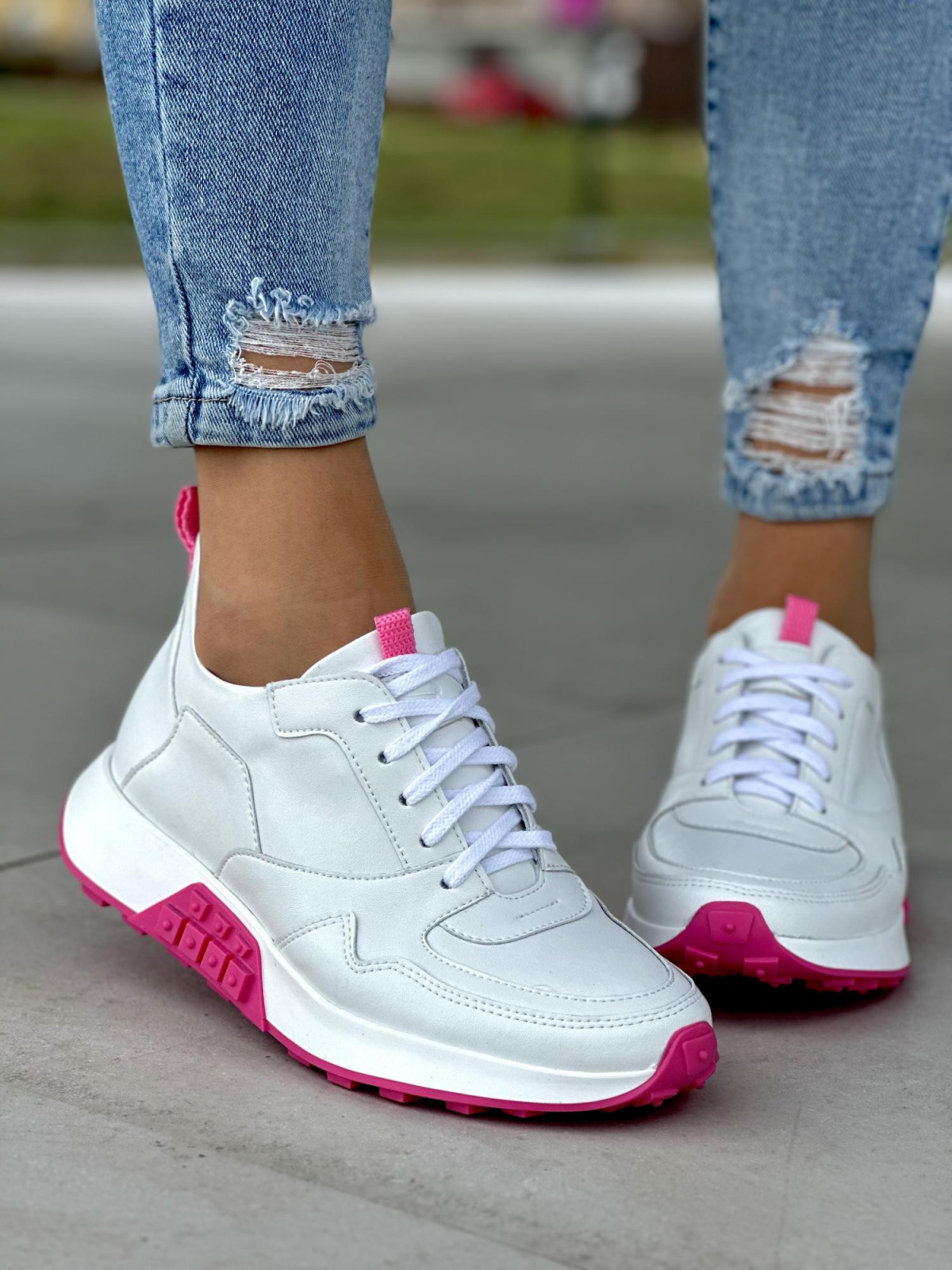 Śliczne białe sneakersy damskie z różowymi detalami, skóra naturalna