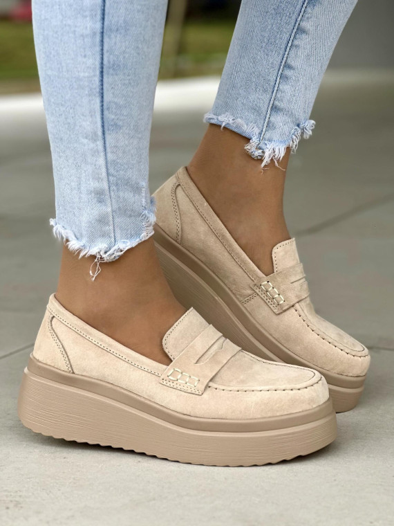 Stylowe beżowe mokasyny damskie na wyższej platformie, skóra naturalna