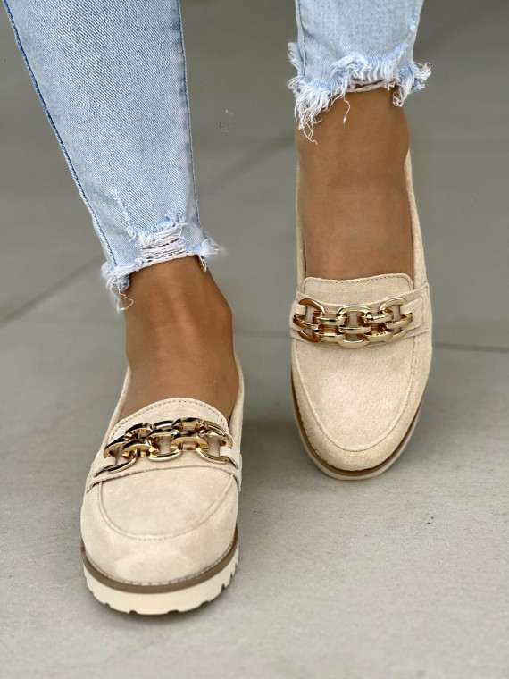 Stylowe beżowe mokasyny damskie ze złotą ozdobą, skóra naturalna