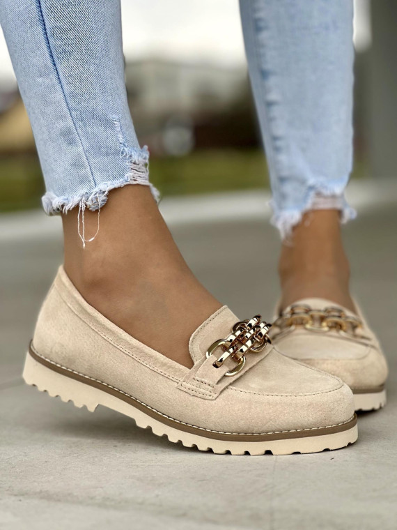 Stylowe beżowe mokasyny damskie ze złotą ozdobą, skóra naturalna