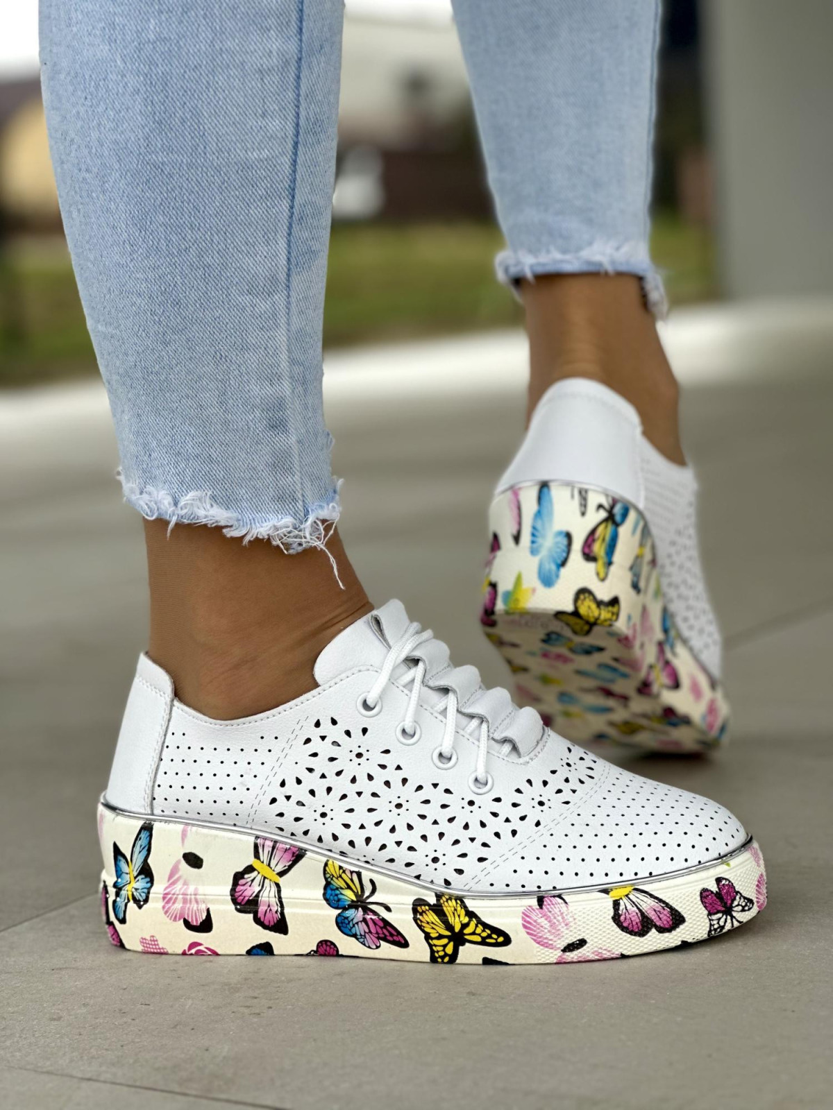 Niepowtarzalne ażurowe białe trampki damskie, skóra naturalna