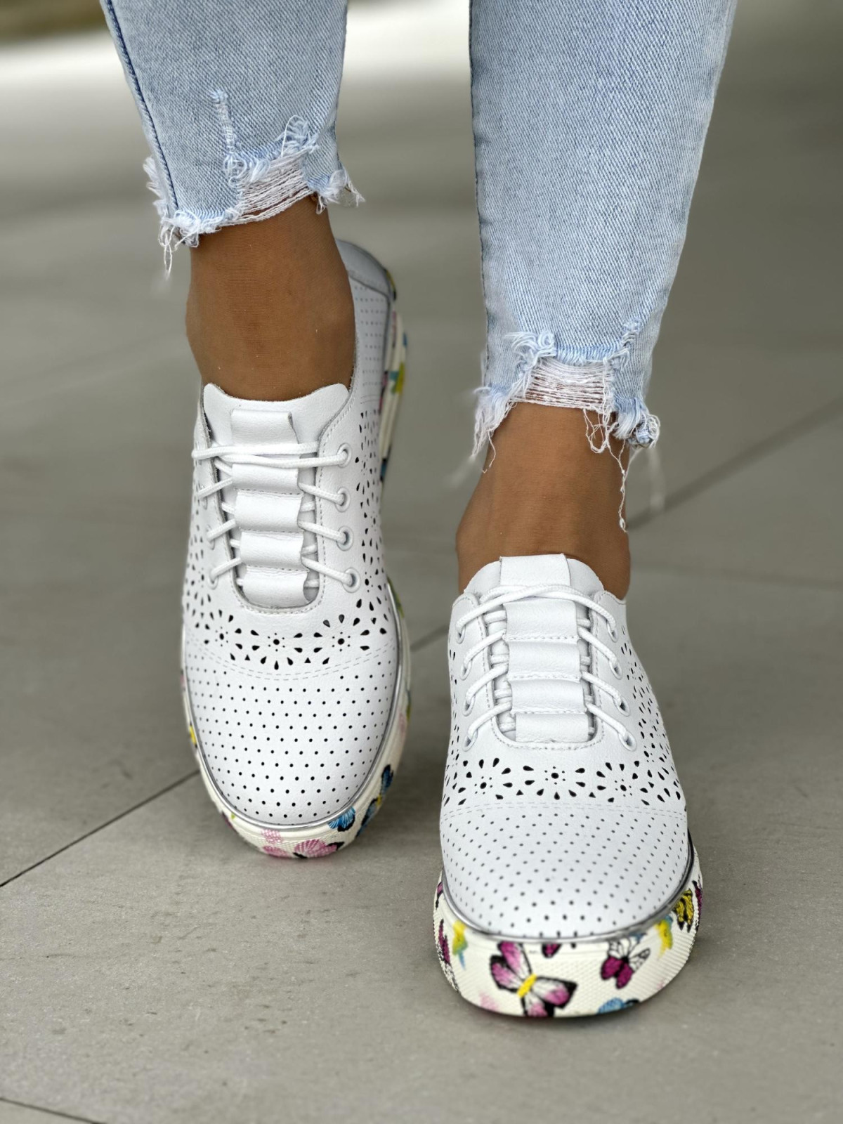 Niepowtarzalne ażurowe białe trampki damskie, skóra naturalna