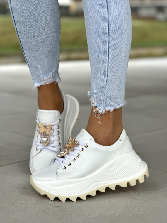 Unikalne białe sneakersy damskie, śliczne ozdoby, skóra naturalna