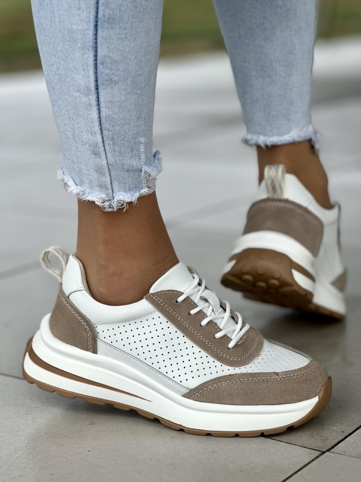 Ażurowe biało-beżowe sneakersy damskie, skóra naturalna