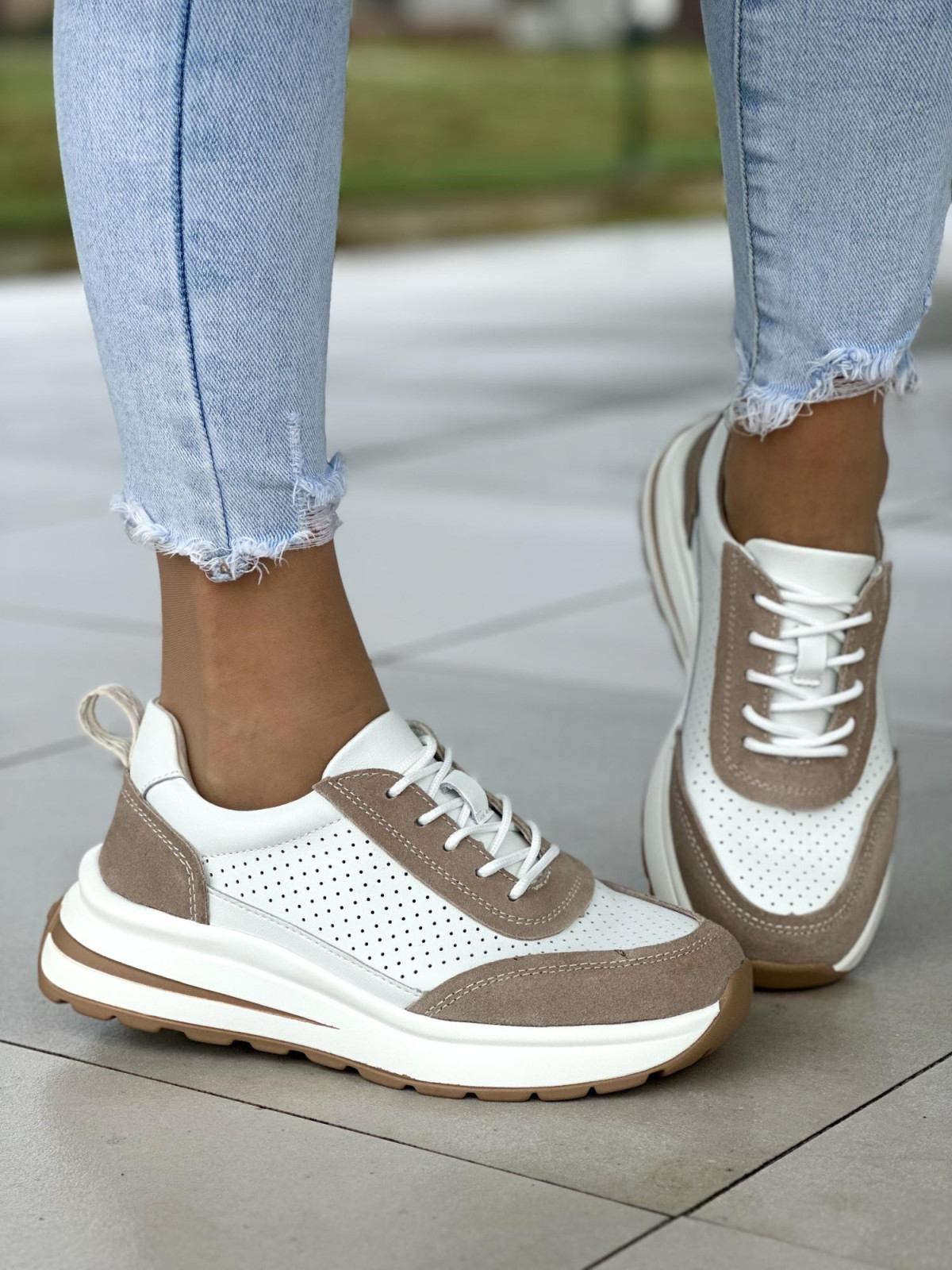 Ażurowe biało-beżowe sneakersy damskie, skóra naturalna