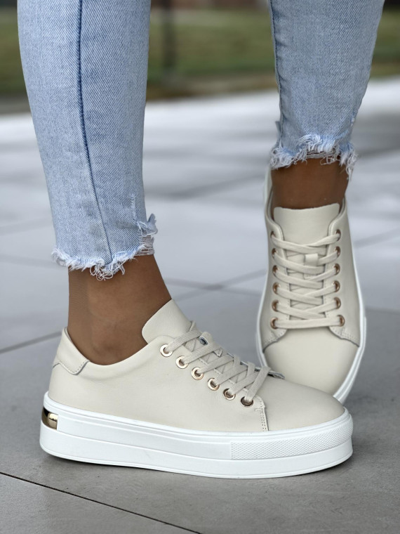 Lekkie beżowe trampki damskie ze złotymi delatami, skóra naturalna