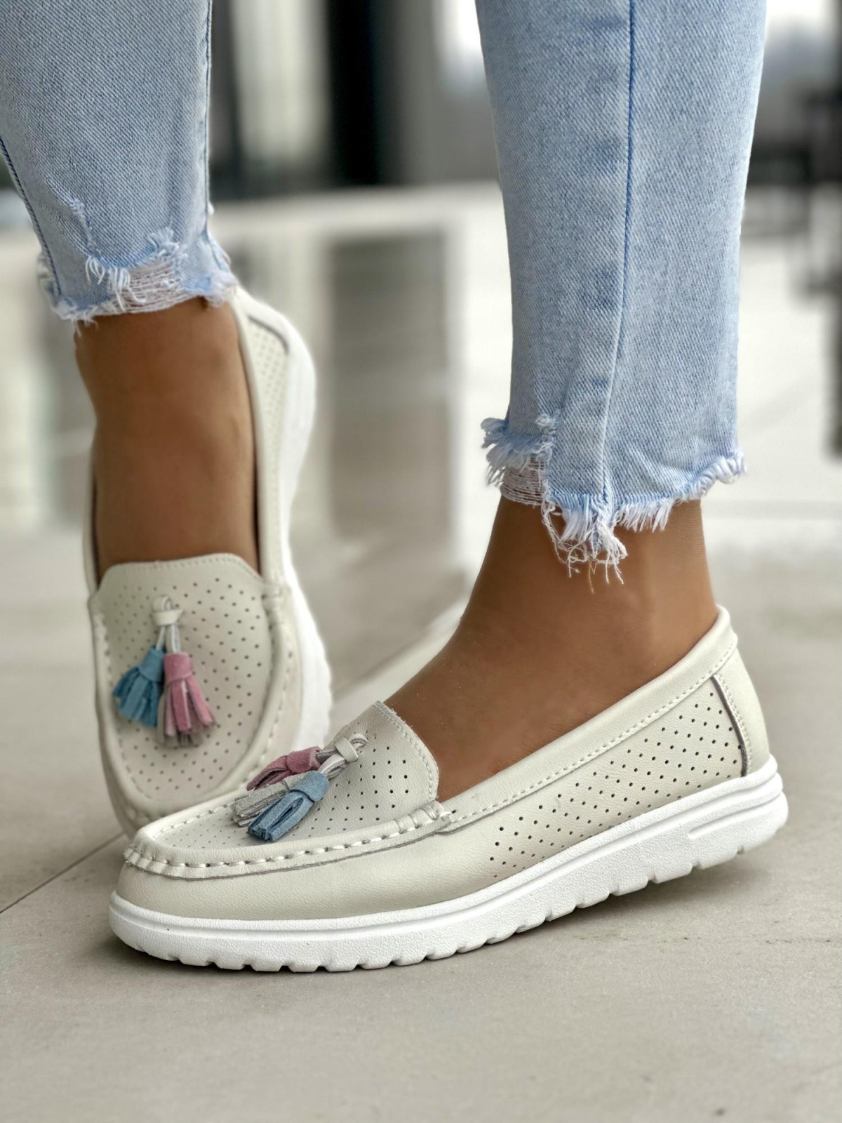 Ażurowe lekkie beżowe mokasyny damskie, skóra naturalna