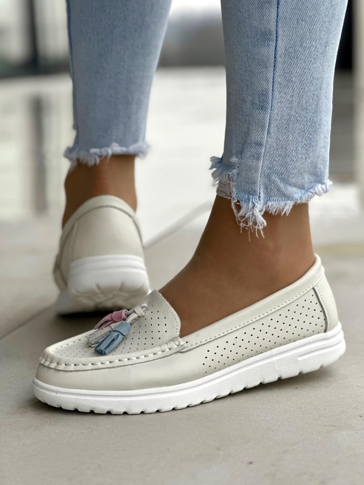 Ażurowe lekkie beżowe mokasyny damskie, skóra naturalna