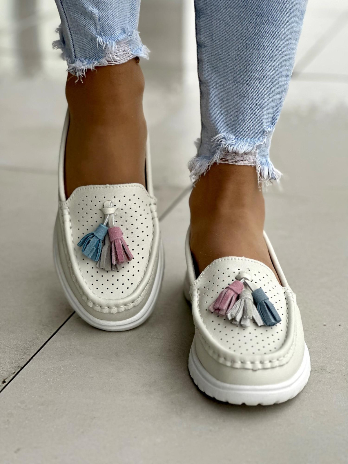 Ażurowe lekkie beżowe mokasyny damskie, skóra naturalna