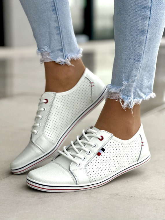 Wygodne i zgrabne ażurowe białe trampki damskie, skóra naturalna