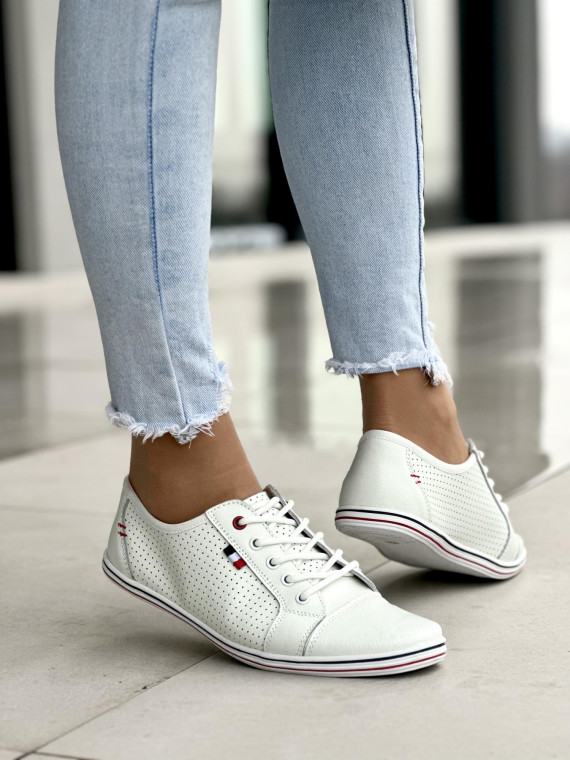 Wygodne i zgrabne ażurowe białe trampki damskie, skóra naturalna