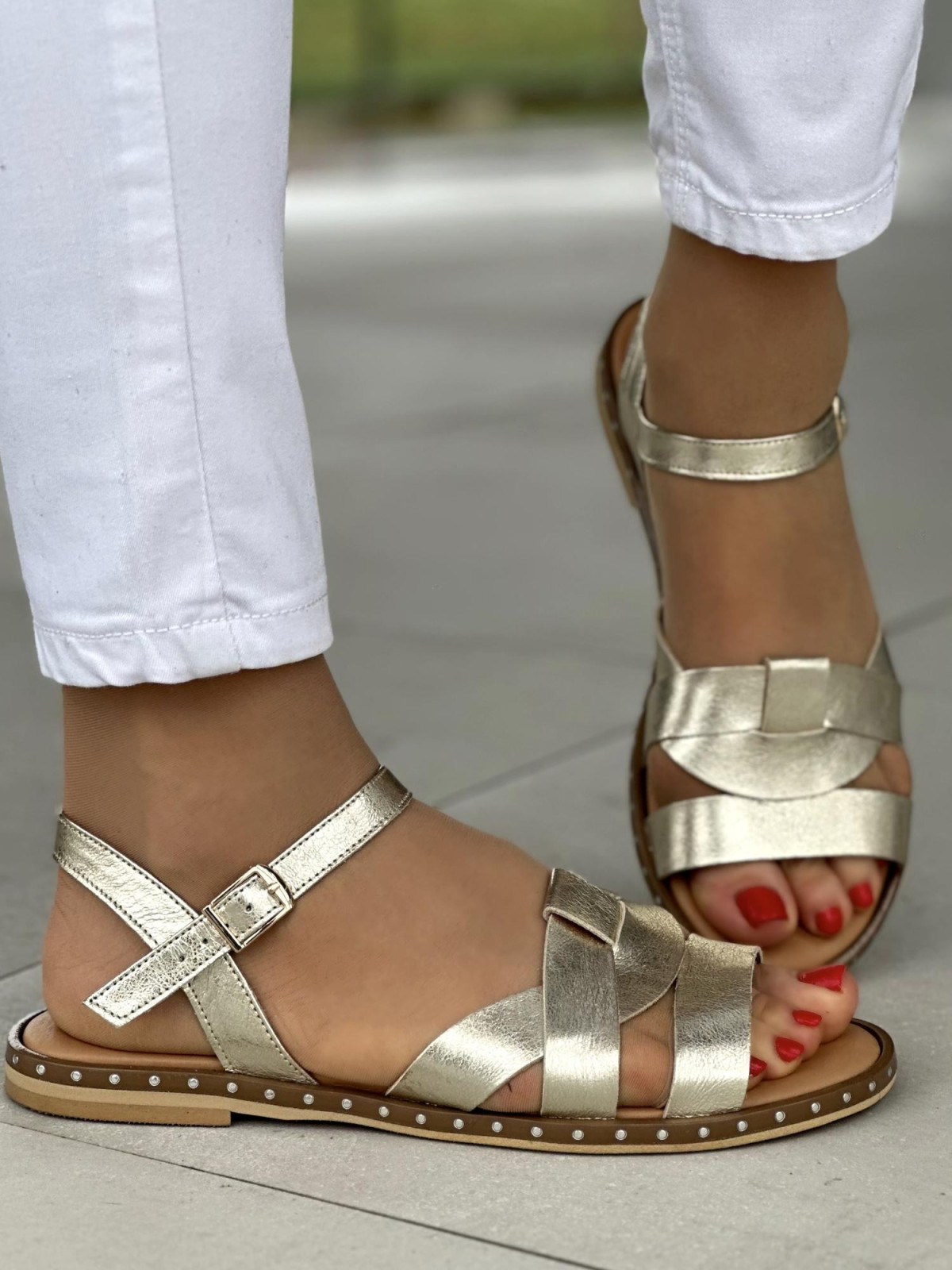 Złote sandały damskie skórzane